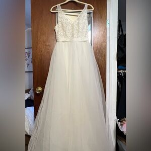 NWT David’s Bridal Engerla Wedding Gown